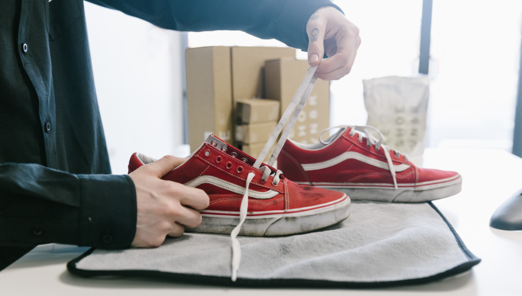 How to clean Vans tennis shoes in color