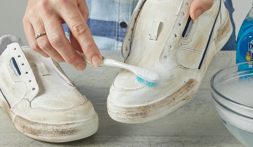 How to Clean Fabric Tennis Shoes